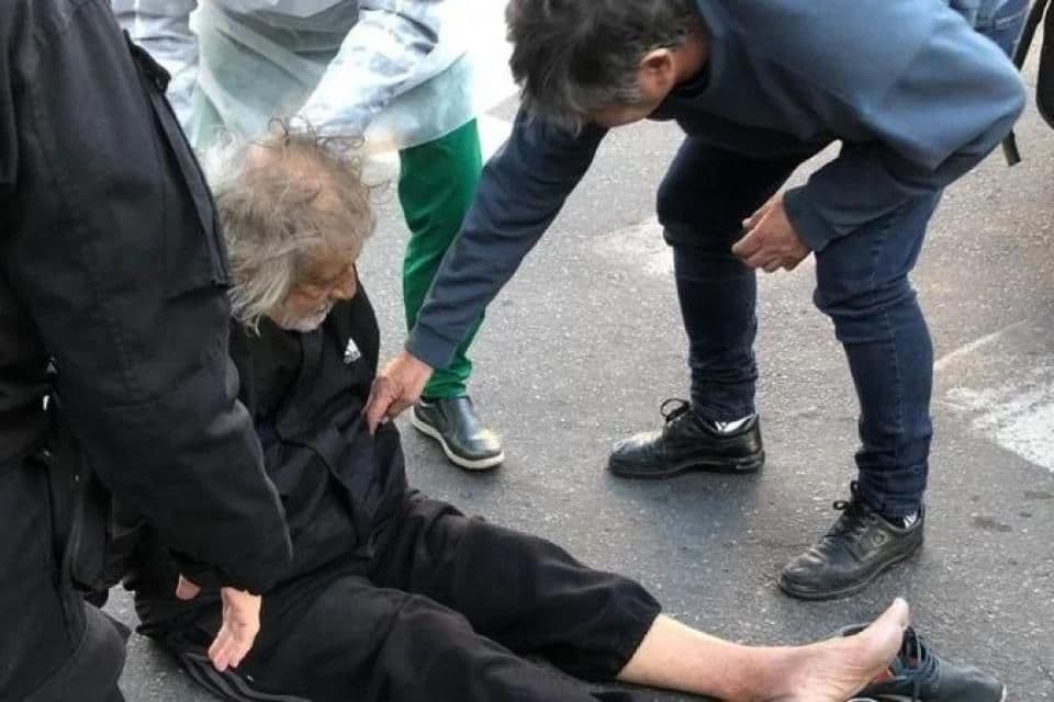 Violento asalto al Trinche Carlovich: Lo dejaron inconsciente y tuvo que ser hospitalizado