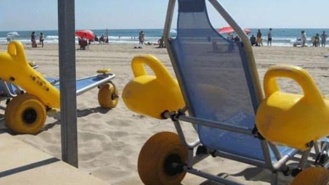 Crearon silla de rueda para el mar y la playa