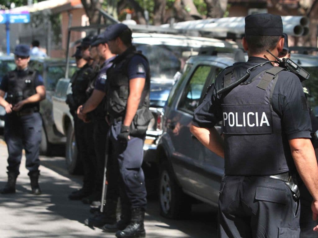 Escándalo en Merlo: 7 policías fueron imputados por violar la cuarentena