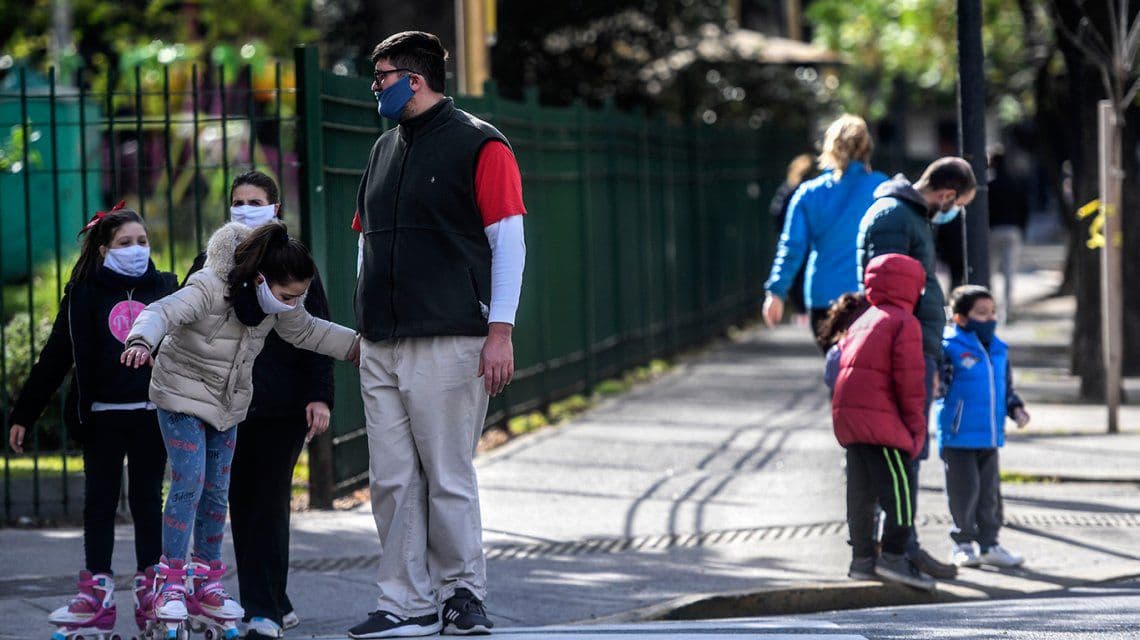 La Ciudad quiere abrir los locales de ropa, calzado, más salidas para chicos y la posibilidad del running