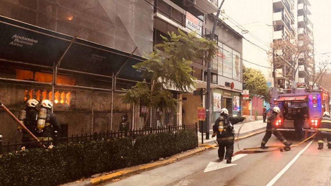 Se incendió una sucursal del Banco Nación en Recoleta