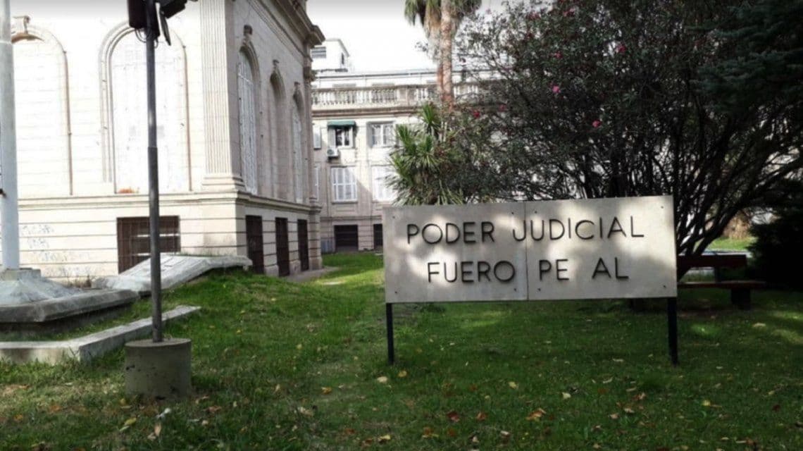 Denunciaron a una mujer por zoofilia: investigan si tuvo relaciones sexuales con su perro
