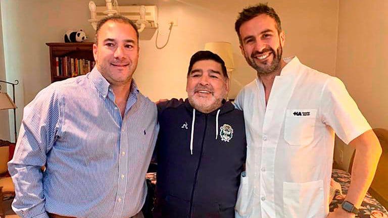 El fuerte diagnóstico del médico personal de Maradona: «Por momentos, tiene excesos con el alcohol»